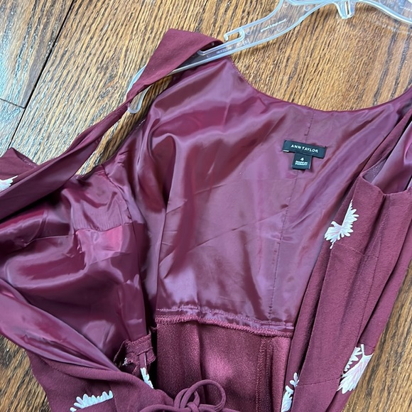 ANN TAYLOR SZ 4 BURGUNDY FLORAL WRAP DRESS FALL LOFT MIDI - Picture 6 of 8